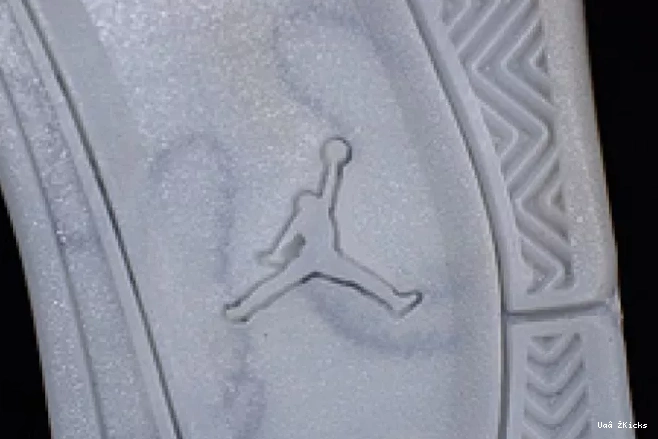 retro 4 Vibrant kaws 2906 930155- black Air Nike Jordan 540 0619